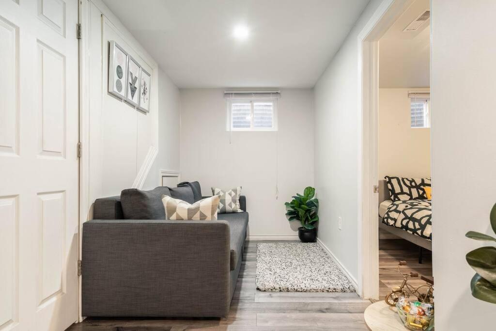 Апартаменти Cozy Nest Basement Unit Гамільтон Екстер'єр фото
