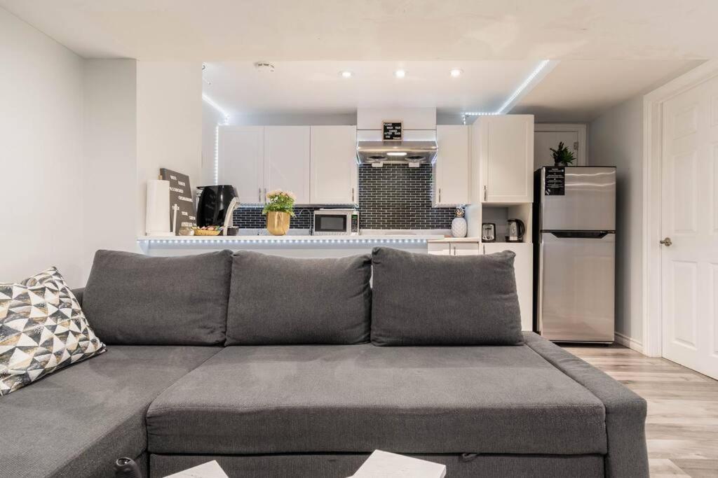 Апартаменти Cozy Nest Basement Unit Гамільтон Екстер'єр фото