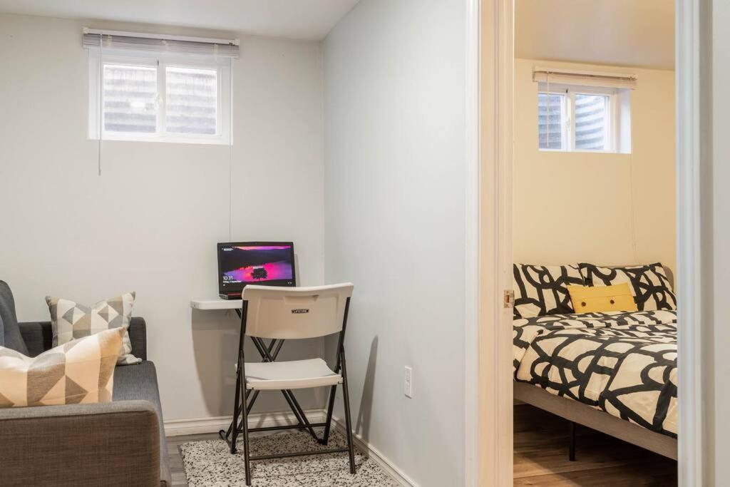 Апартаменти Cozy Nest Basement Unit Гамільтон Екстер'єр фото