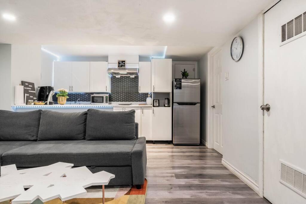 Апартаменти Cozy Nest Basement Unit Гамільтон Екстер'єр фото
