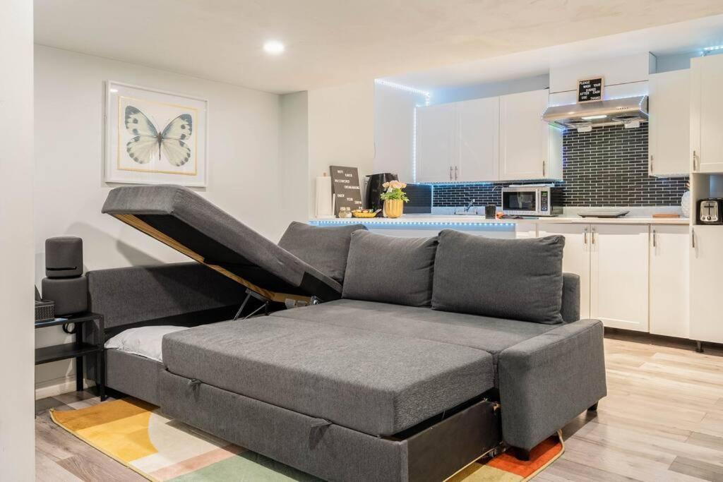 Апартаменти Cozy Nest Basement Unit Гамільтон Екстер'єр фото